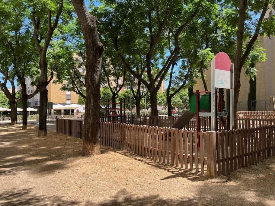 Triana Family Suites Σεβίλλη Εξωτερικό φωτογραφία